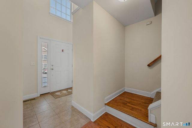 15 Freedom Way 105, East Lyme, CT 06357