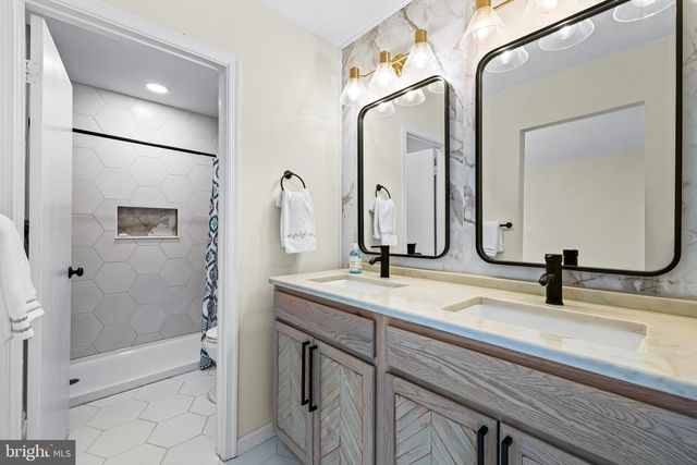 21 SANDSTONE CT, Baltimore, MD 21236