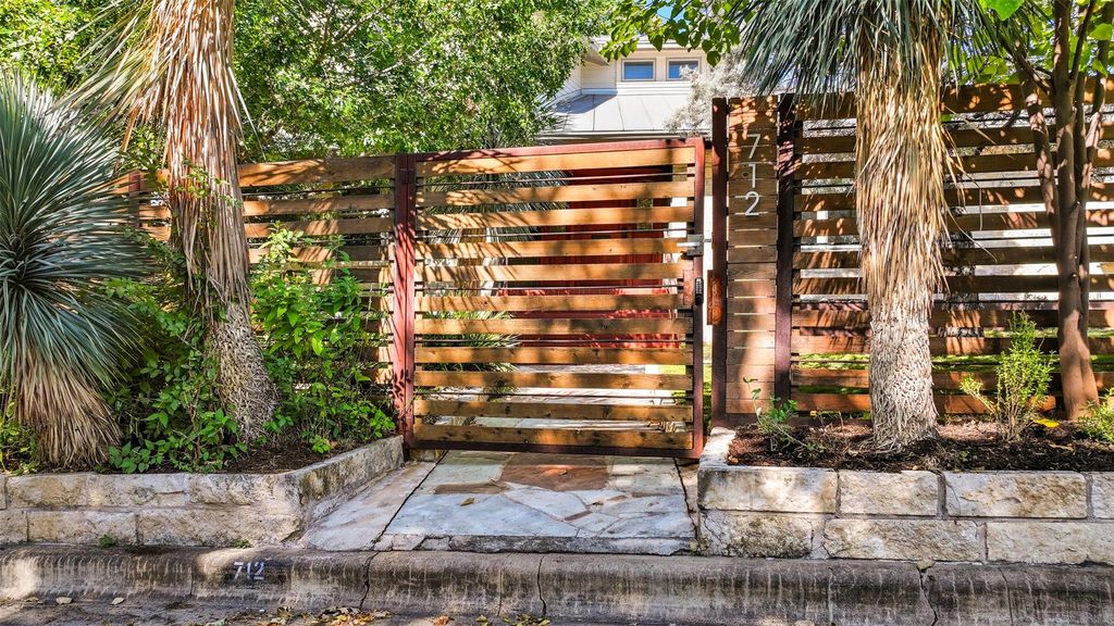 712 Brownlee CIR, Austin, TX 78703