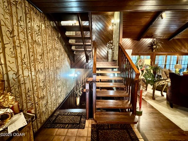 3056 Lawrence 2217, Pierce City, MO 65723