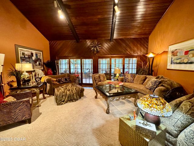 3056 Lawrence 2217, Pierce City, MO 65723