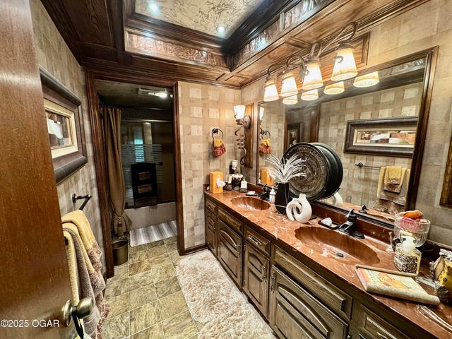 3056 Lawrence 2217, Pierce City, MO 65723