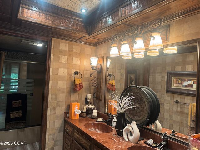 3056 Lawrence 2217, Pierce City, MO 65723