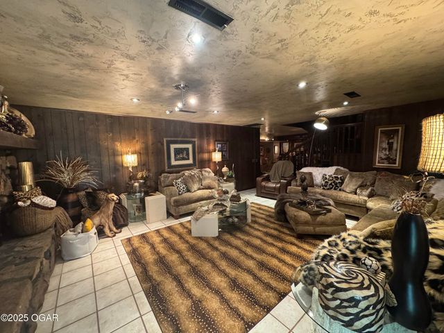 3056 Lawrence 2217, Pierce City, MO 65723