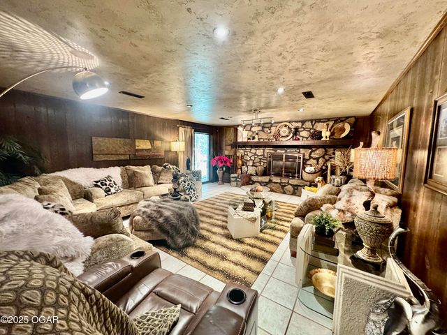 3056 Lawrence 2217, Pierce City, MO 65723