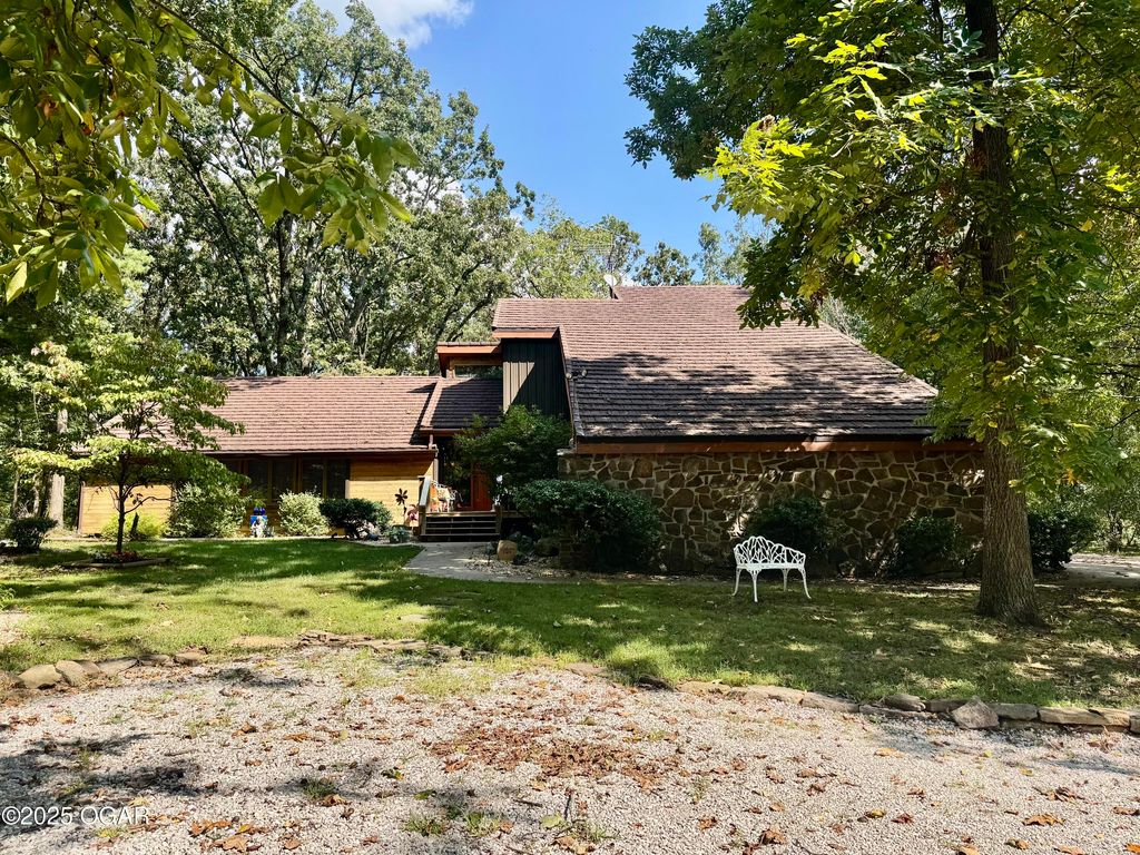 3056 Lawrence 2217, Pierce City, MO 65723