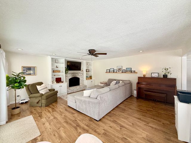 1904 Valley Vista Drive, Bettendorf, IA 52722