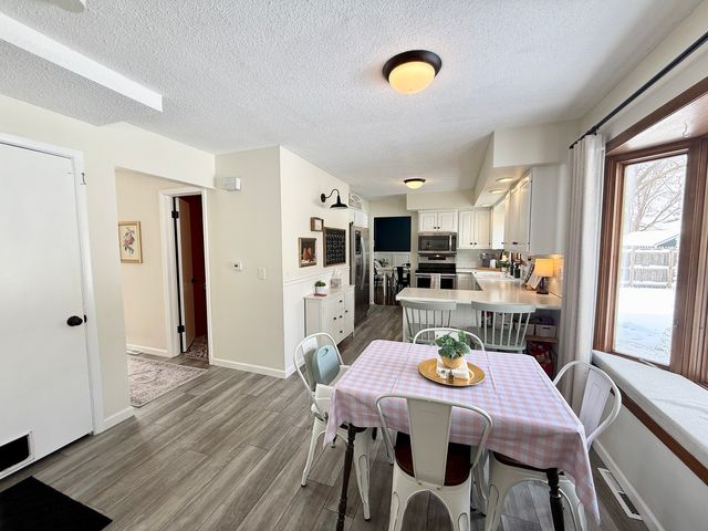 1904 Valley Vista Drive, Bettendorf, IA 52722