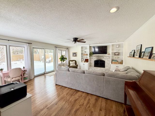 1904 Valley Vista Drive, Bettendorf, IA 52722