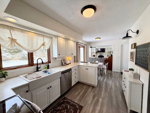 1904 Valley Vista Drive, Bettendorf, IA 52722