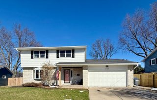 1904 Valley Vista Drive, Bettendorf, IA 52722