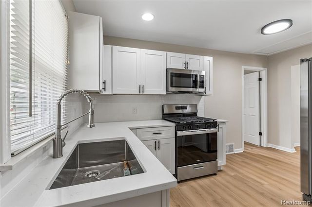 1470 Donovan Street, Burton, MI 48529