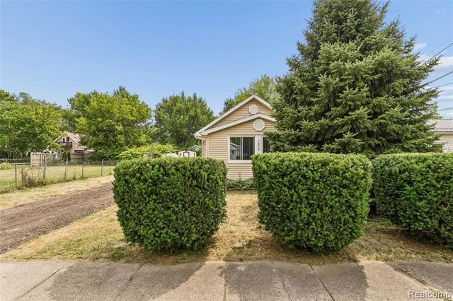 1470 Donovan Street, Burton, MI 48529