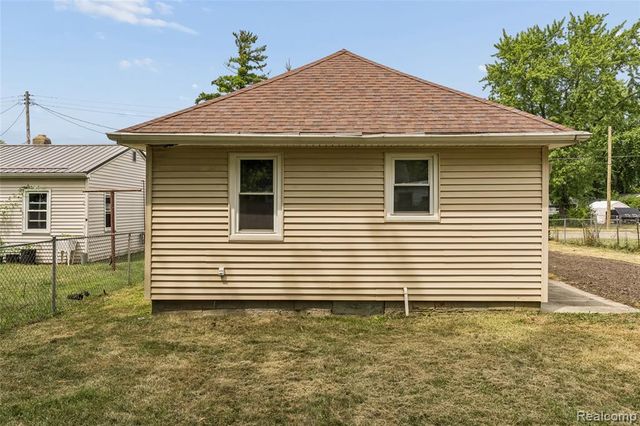 1470 Donovan Street, Burton, MI 48529
