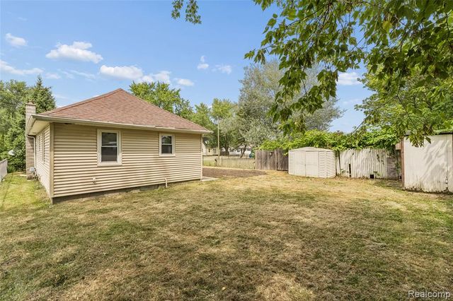 1470 Donovan Street, Burton, MI 48529