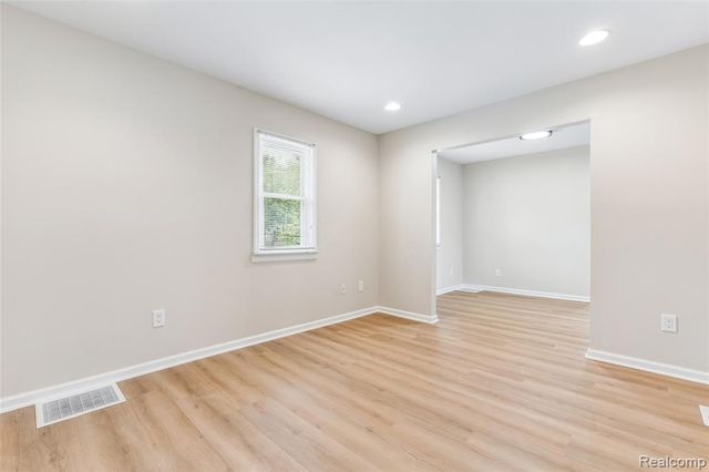 1470 Donovan Street, Burton, MI 48529