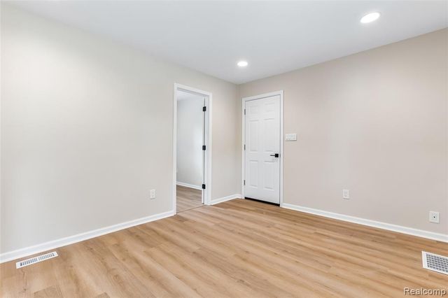 1470 Donovan Street, Burton, MI 48529