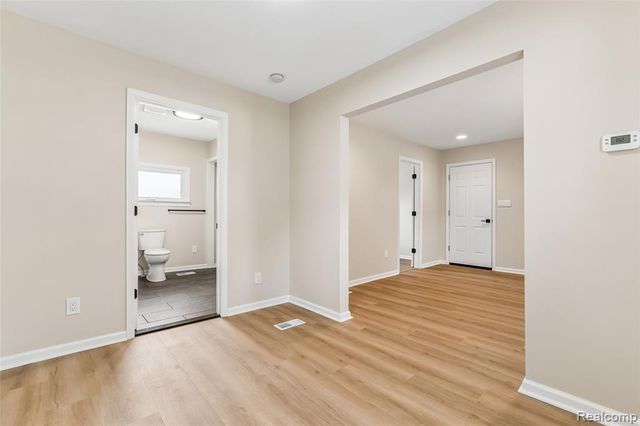 1470 Donovan Street, Burton, MI 48529