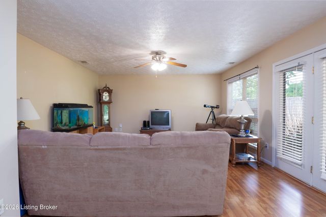 9807 Long Rifle Ln, Louisville, KY 40291