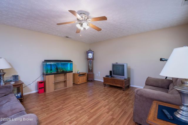 9807 Long Rifle Ln, Louisville, KY 40291