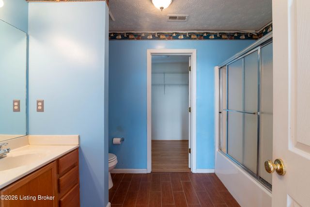9807 Long Rifle Ln, Louisville, KY 40291