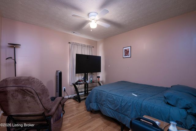 9807 Long Rifle Ln, Louisville, KY 40291