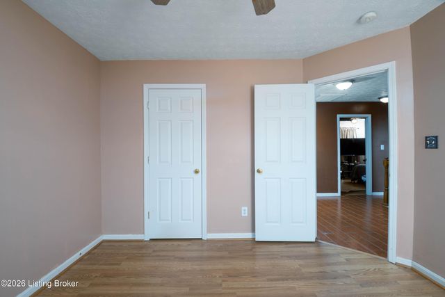 9807 Long Rifle Ln, Louisville, KY 40291