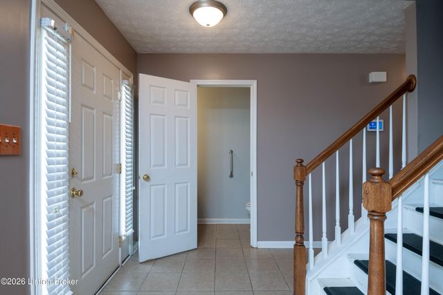 9807 Long Rifle Ln, Louisville, KY 40291