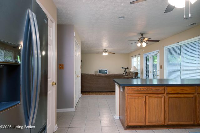 9807 Long Rifle Ln, Louisville, KY 40291