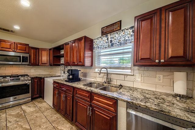 4626 Lakewood, San Antonio, TX 78220