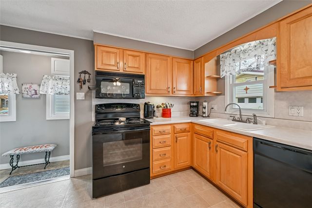 1032 Emmons Street, Hiawatha, IA 52233