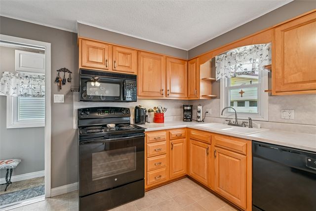 1032 Emmons Street, Hiawatha, IA 52233