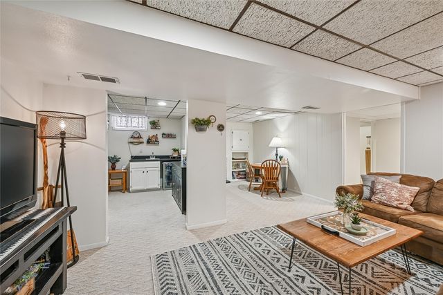 1032 Emmons Street, Hiawatha, IA 52233