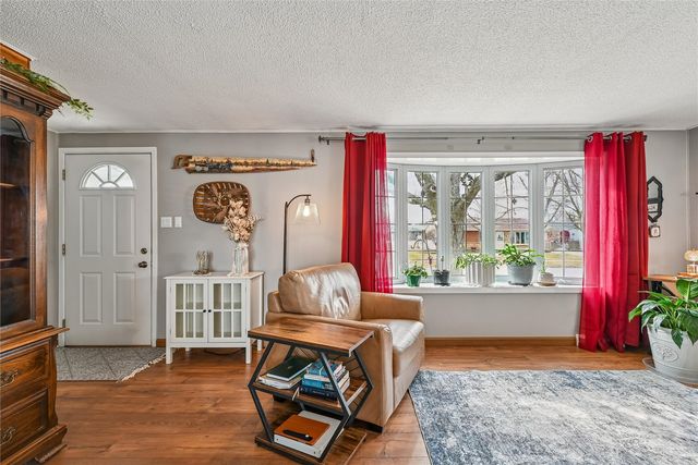 1032 Emmons Street, Hiawatha, IA 52233