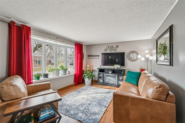 1032 Emmons Street, Hiawatha, IA 52233