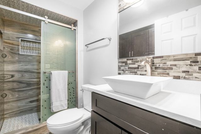 1260 Waterbury Lane, Roselle, IL 60172