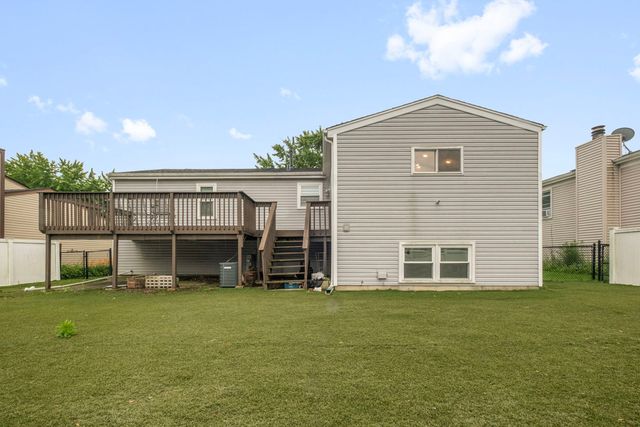 1260 Waterbury Lane, Roselle, IL 60172
