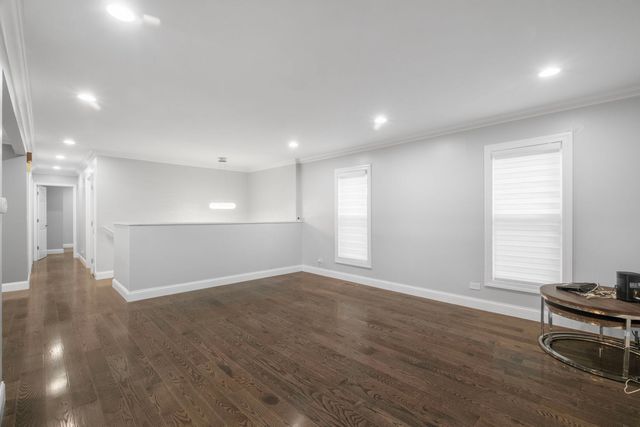 1260 Waterbury Lane, Roselle, IL 60172