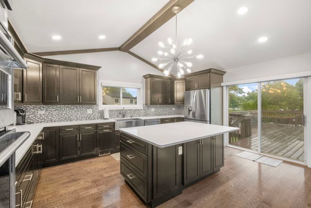 1260 Waterbury Lane, Roselle, IL 60172