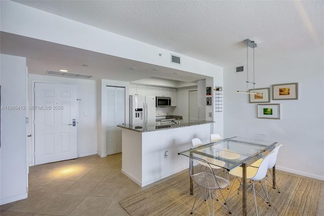 19501 W Country Club Drive 2412, Aventura, FL 33180