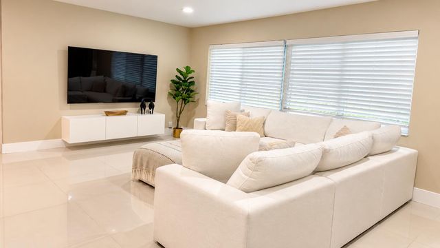 1811 N HIATUS Road 0, Pembroke Pines, FL 33026