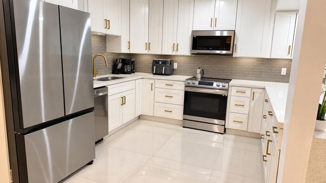 1811 N HIATUS Road 0, Pembroke Pines, FL 33026