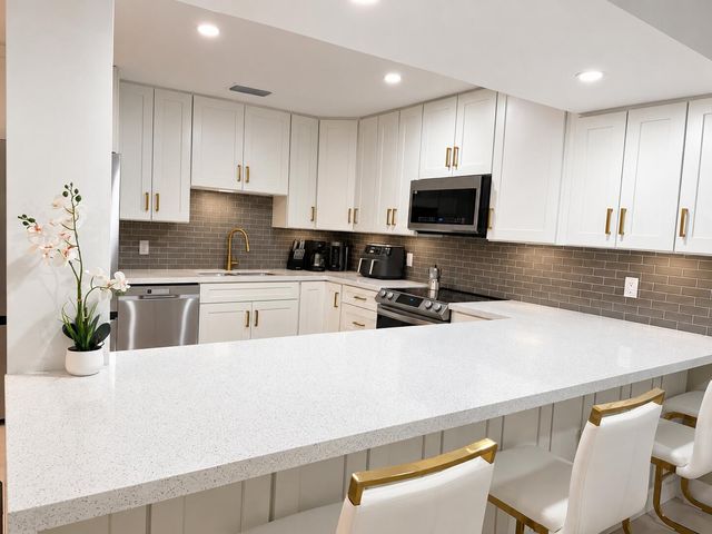 1811 N HIATUS Road 0, Pembroke Pines, FL 33026