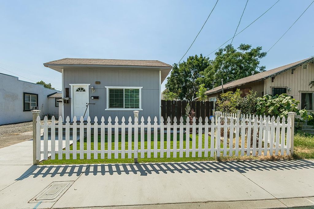 Image 1 of property listing at 1517 Stillman Street, Selma, CA 93662