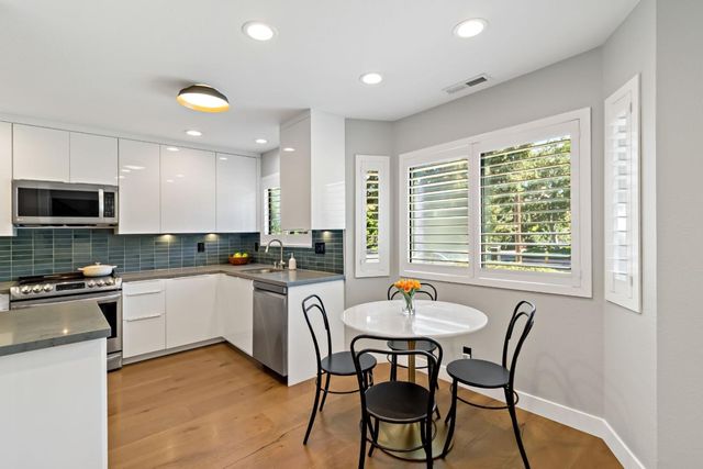 435 Alberto Way 2, Los Gatos, CA 95032