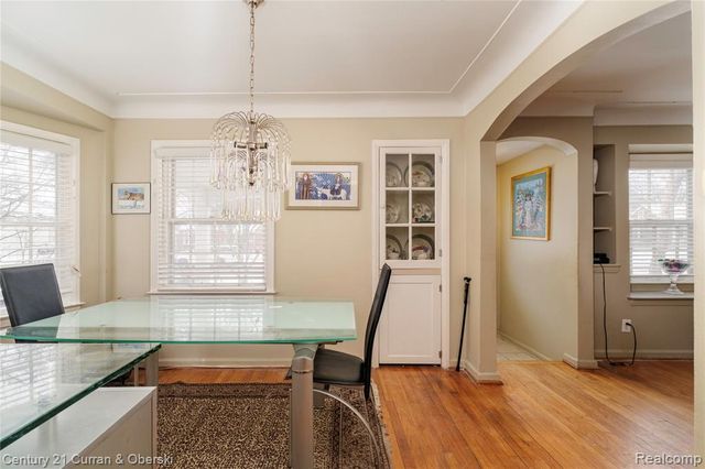 1806 Oxford Road, Grosse Pointe Woods, MI 48236