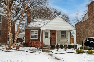 1806 Oxford Road, Grosse Pointe Woods, MI 48236
