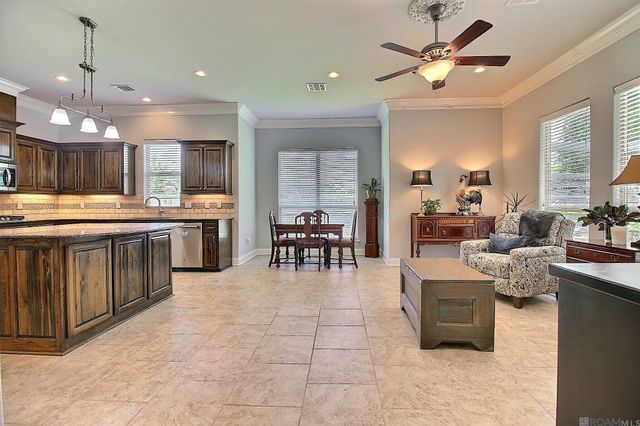 16012 Magnolia Trace Pkwy, Baton Rouge, LA 70817