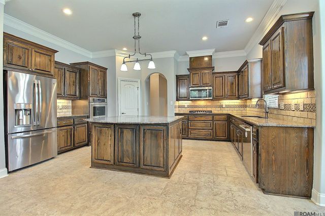 16012 Magnolia Trace Pkwy, Baton Rouge, LA 70817