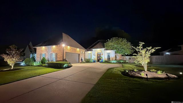 16012 Magnolia Trace Pkwy, Baton Rouge, LA 70817